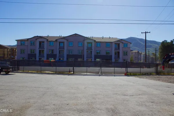 $1,050,000 | 18021 East Telegraph Road, Santa Paula, CA 93060