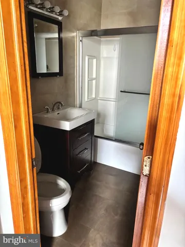 $1,200 | 1338 West Girard Avenue, Philadelphia, PA 19123