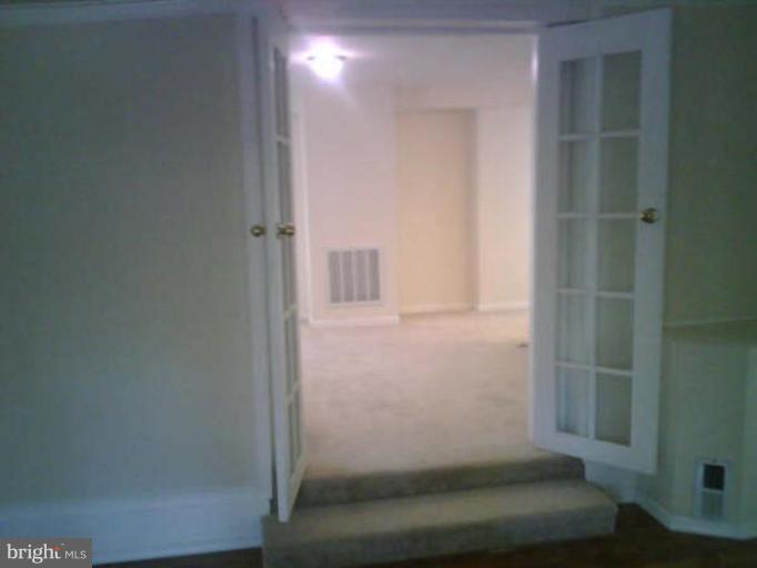 266 Peninsula Farm Road Arnold, MD 21012 - Photo 4 of 9 Living Room