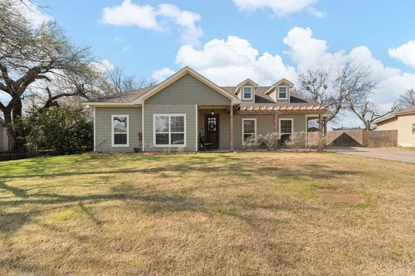 $325,000 | 401 North Cleburne Whitney Road, Rio Vista, TX 76093