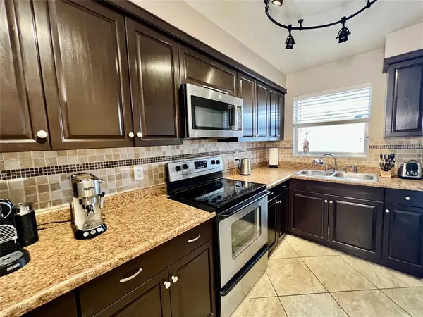 $170,000 | 160 Northeast 8th Avenue, Unit 1B, Hallandale Beach, FL 33009