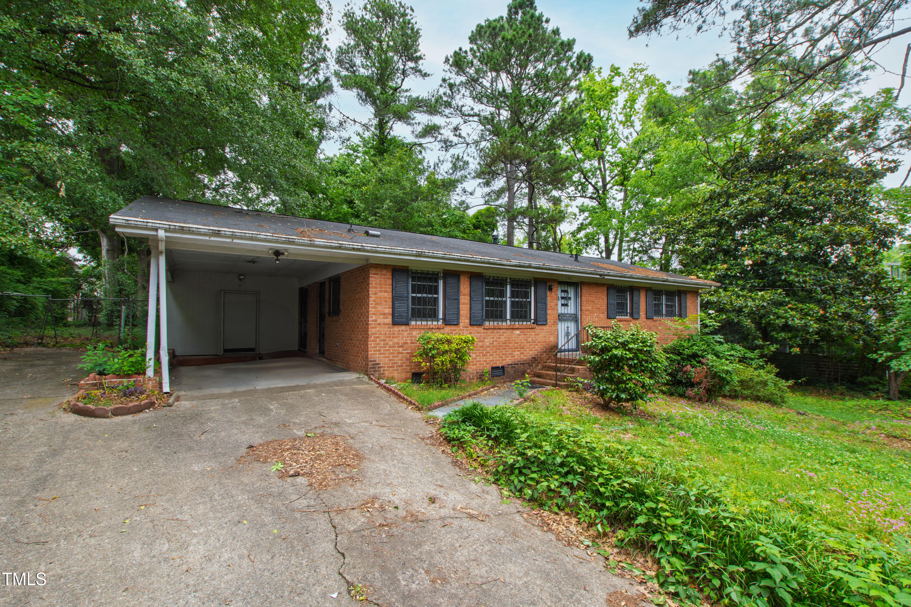 720 Sherrybrook Drive Raleigh, NC 27610 - Photo 2 of 14 2 Sherrybrook (5)