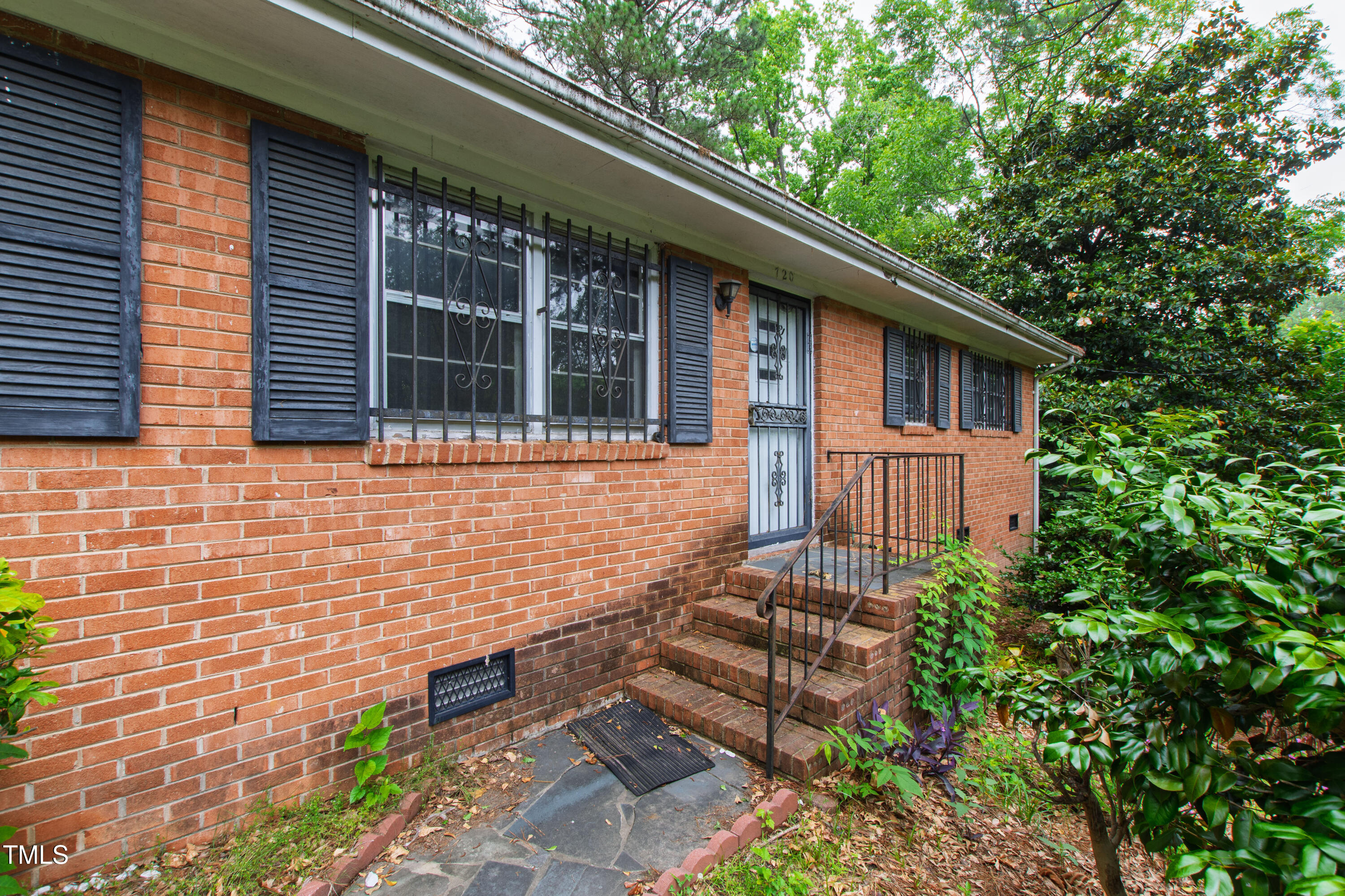 720 Sherrybrook Drive Raleigh, NC 27610 - Photo 5 of 14 4 Sherrybrook (8)