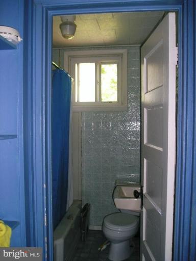 804 Overbrook Road Baltimore, MD 21239 - Photo 3 of 7 Bath #1