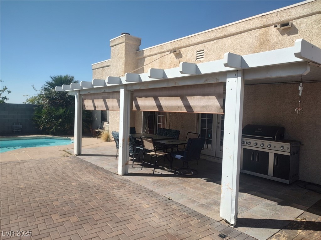 424 Wright Way Henderson, NV 89015 - Photo 9 of 11 covered patio, pull down shade, pavers