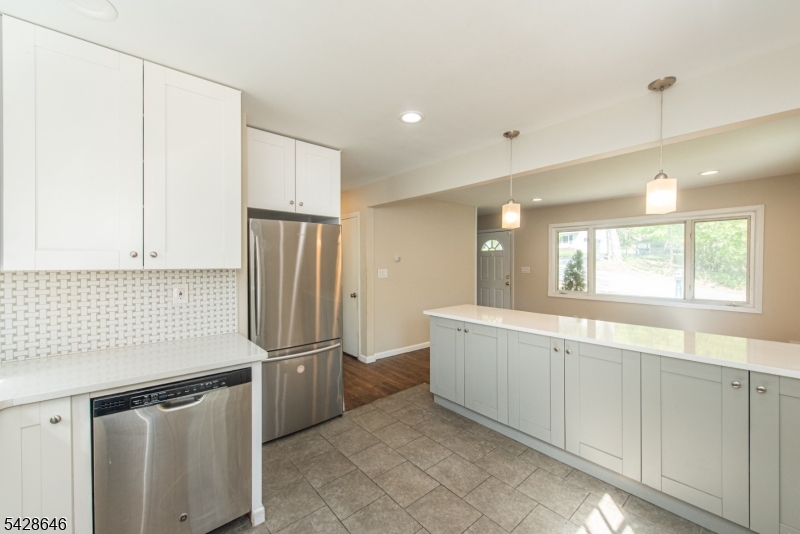 537 Dell Road Mount Arlington, NJ 07850 - Photo 5 of 23