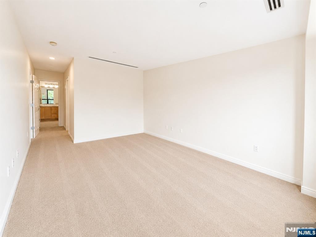 1-orient W Orient Way, Unit 305 Rutherford, NJ 07070 - Photo 20 of 48