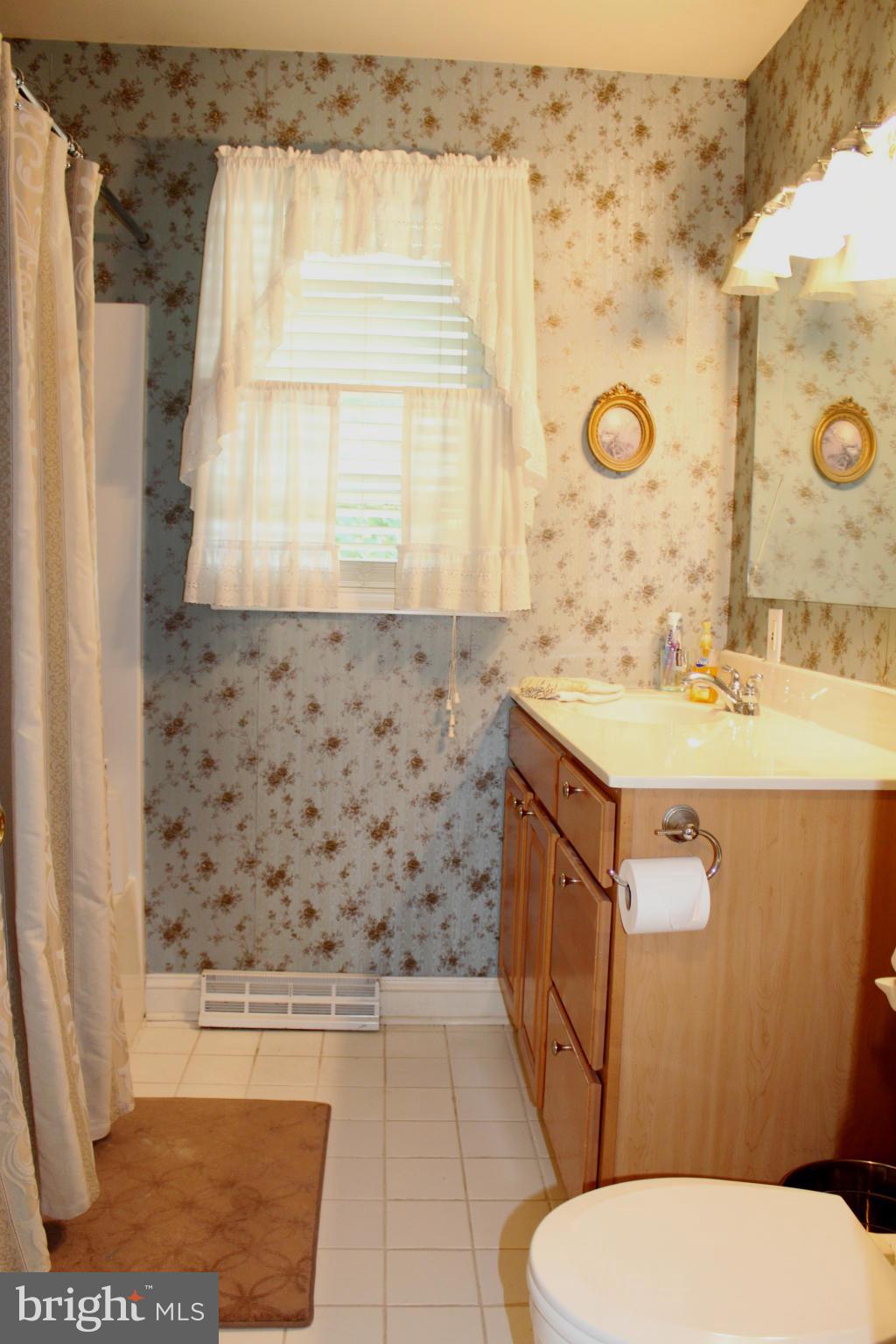 1021 Fairview Road Hagerstown, MD 21742 - Photo 12 of 23 Full Bath in Upper Level