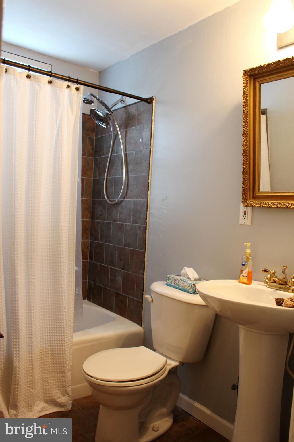 1021 Fairview Road Hagerstown, MD 21742 - Photo 9 of 23 Full Bath on Main Level