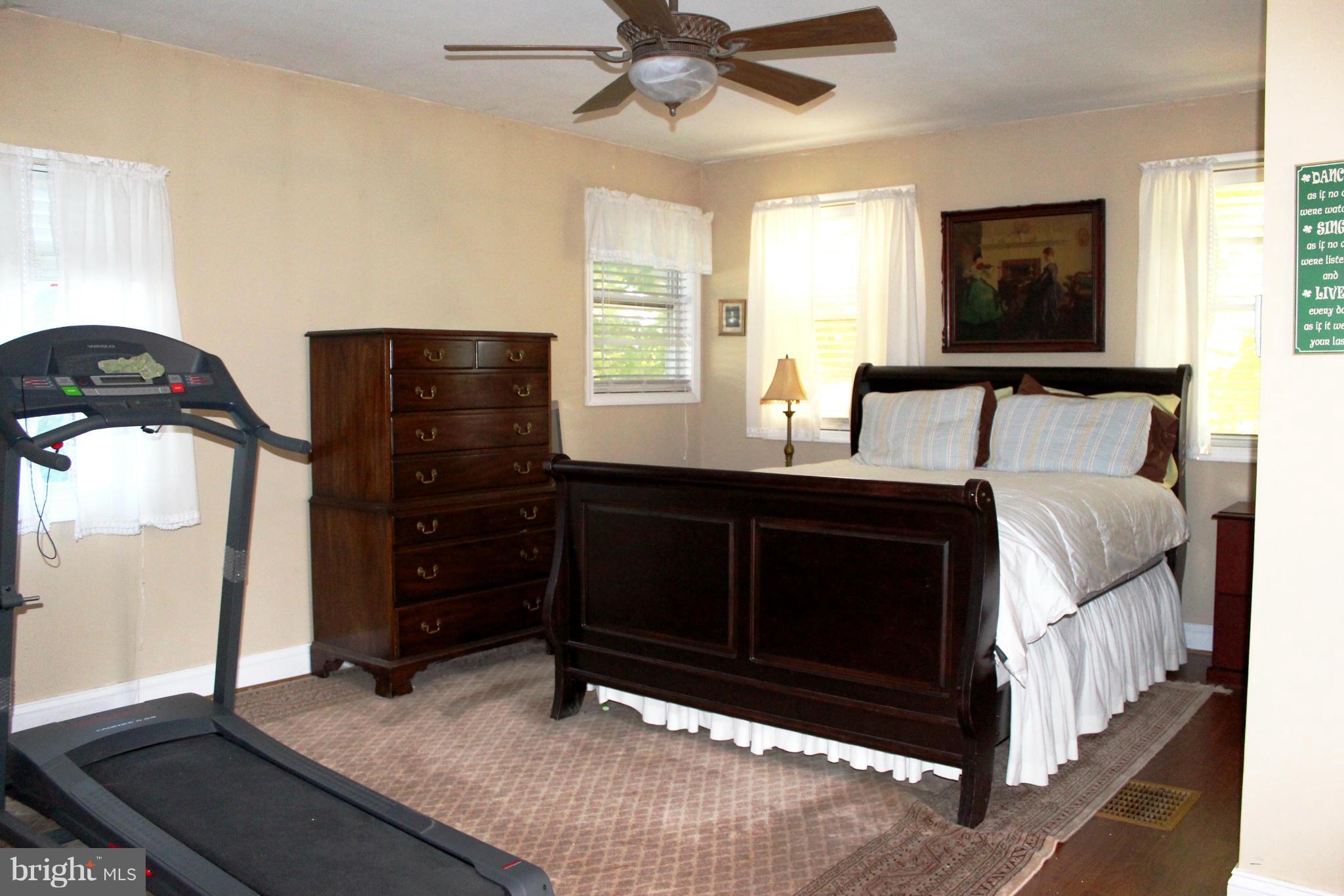 1021 Fairview Road Hagerstown, MD 21742 - Photo 10 of 23 Bedroom (Master)