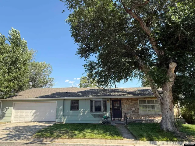 $350,000 | 115 North 13th Street, Thermopolis, WY 82443