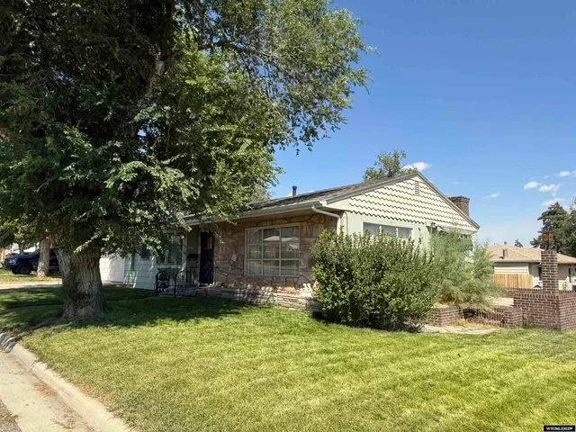 $350,000 | 115 North 13th Street, Thermopolis, WY 82443