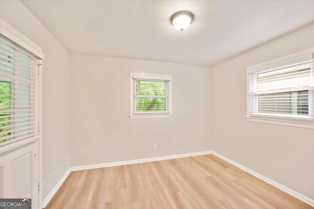752 Jefferson Avenue Southwest Atlanta, GA 30315 - Photo 21 of 30 an empty room with a window
