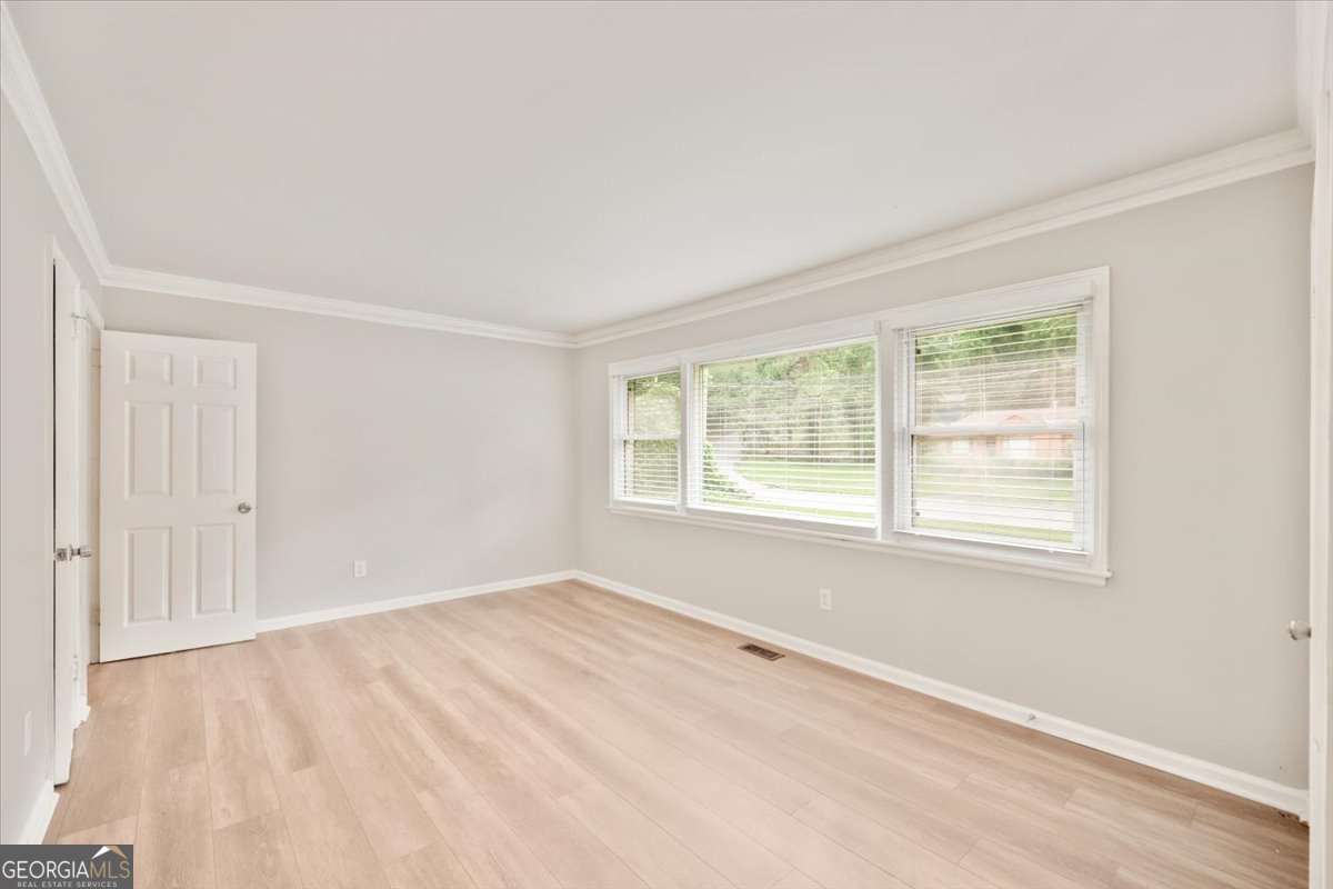 752 Jefferson Avenue Southwest Atlanta, GA 30315 - Photo 23 of 30 a view of an empty room with a window