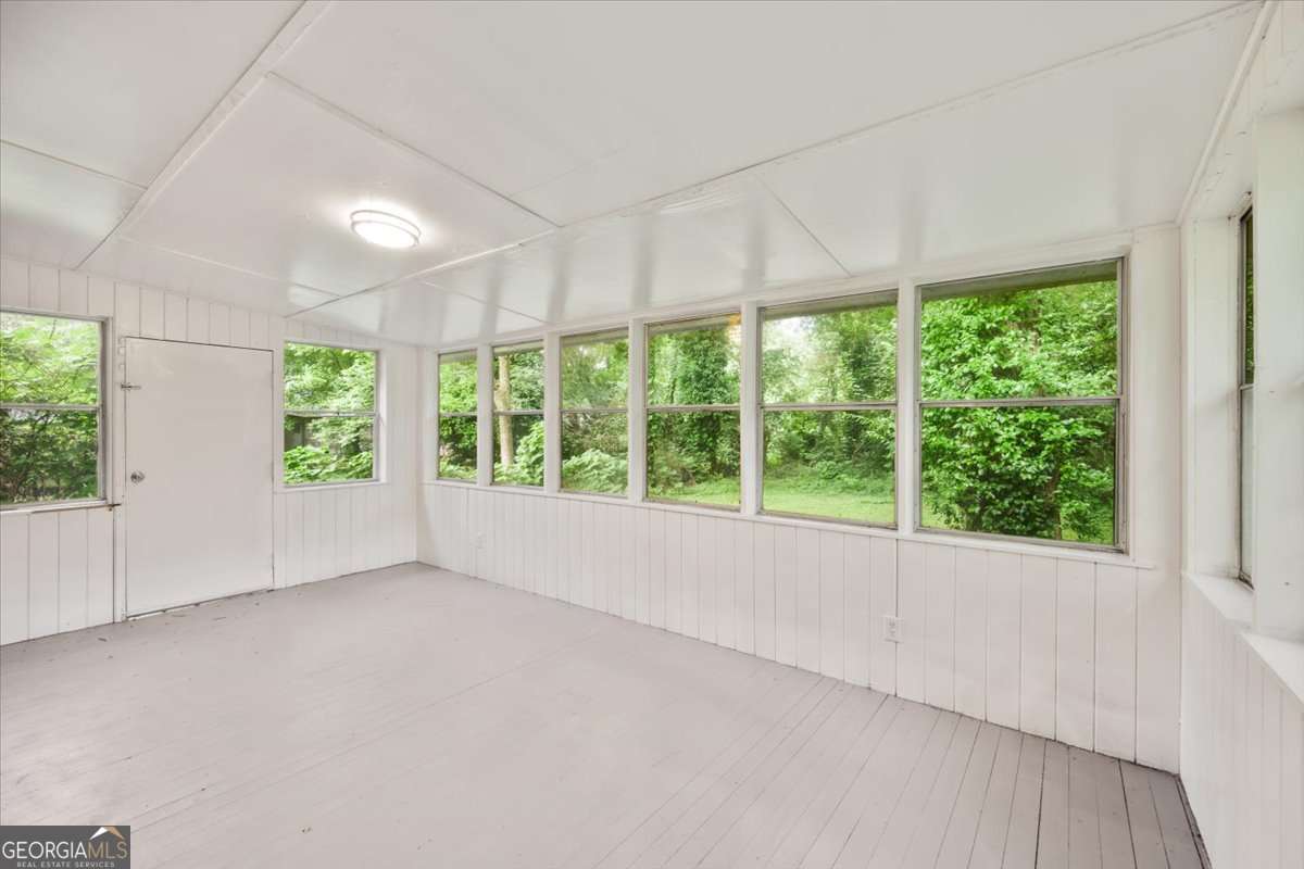 752 Jefferson Avenue Southwest Atlanta, GA 30315 - Photo 24 of 30 a view of an empty room with large windows
