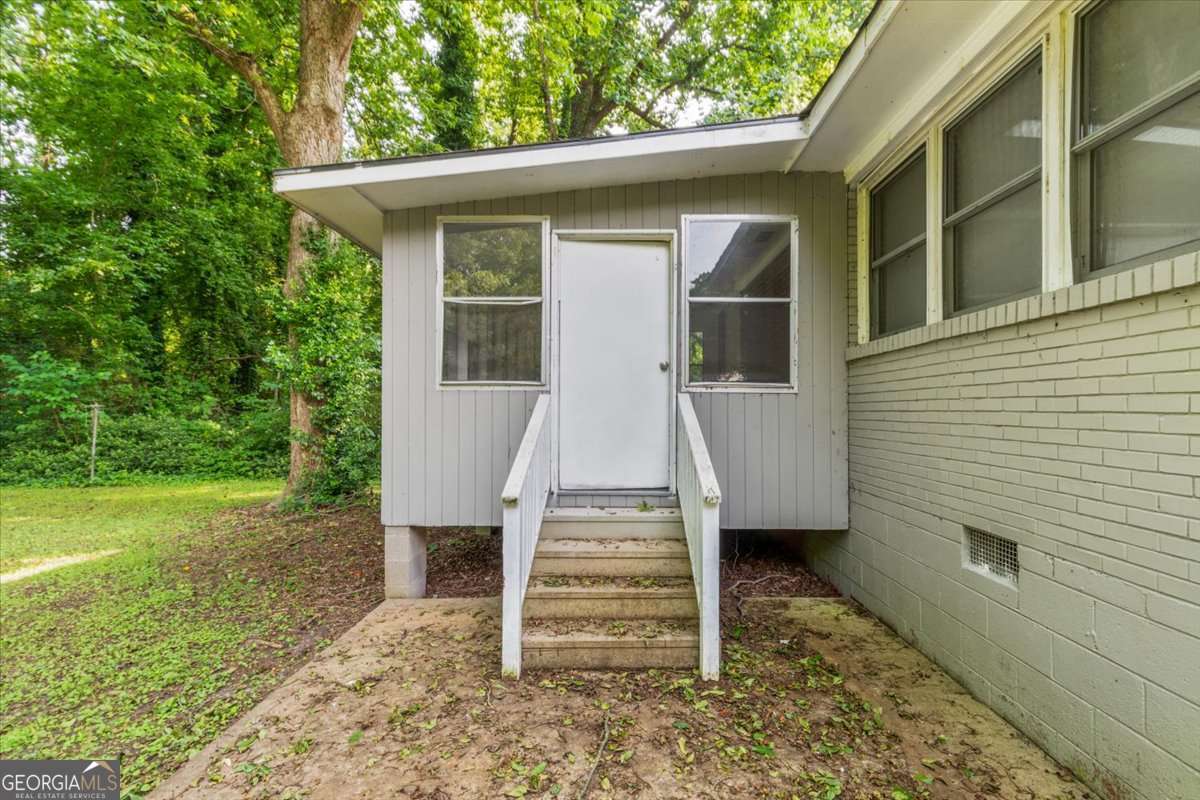 752 Jefferson Avenue Southwest Atlanta, GA 30315 - Photo 25 of 30 a view of a back yard of the house