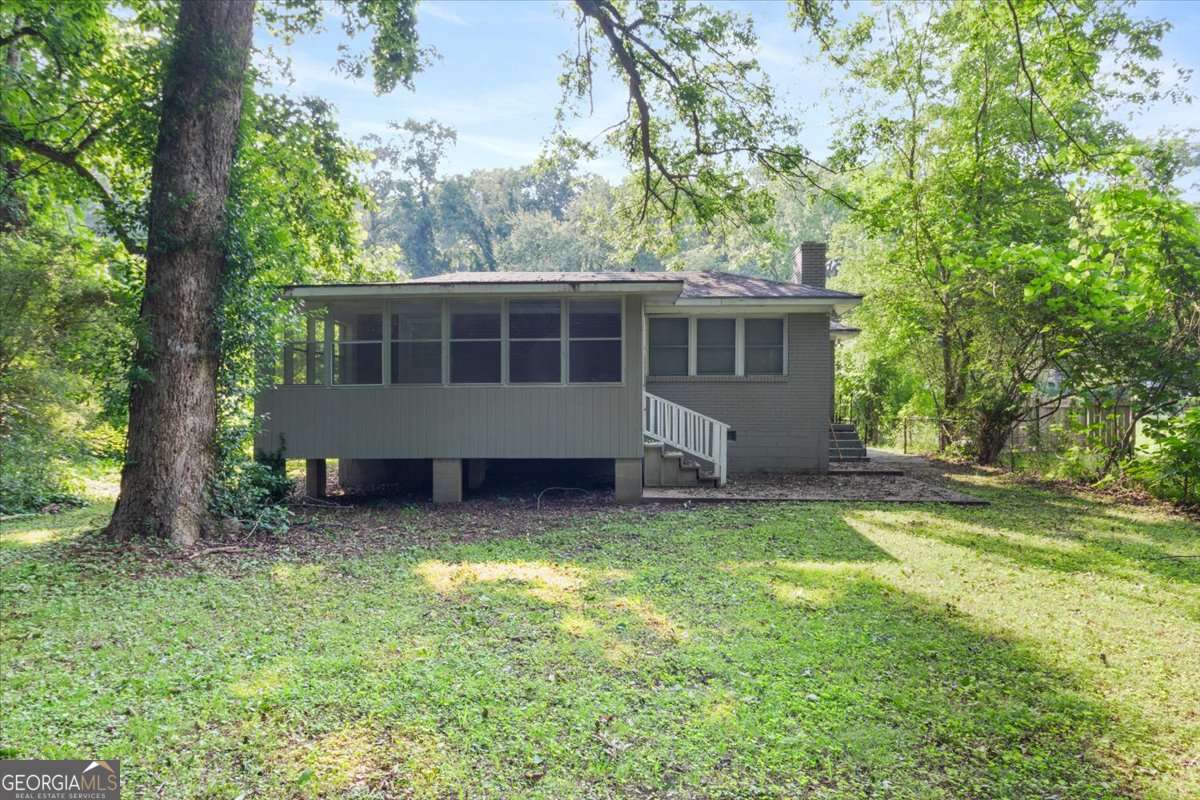 752 Jefferson Avenue Southwest Atlanta, GA 30315 - Photo 27 of 30 front view of a house with a yard