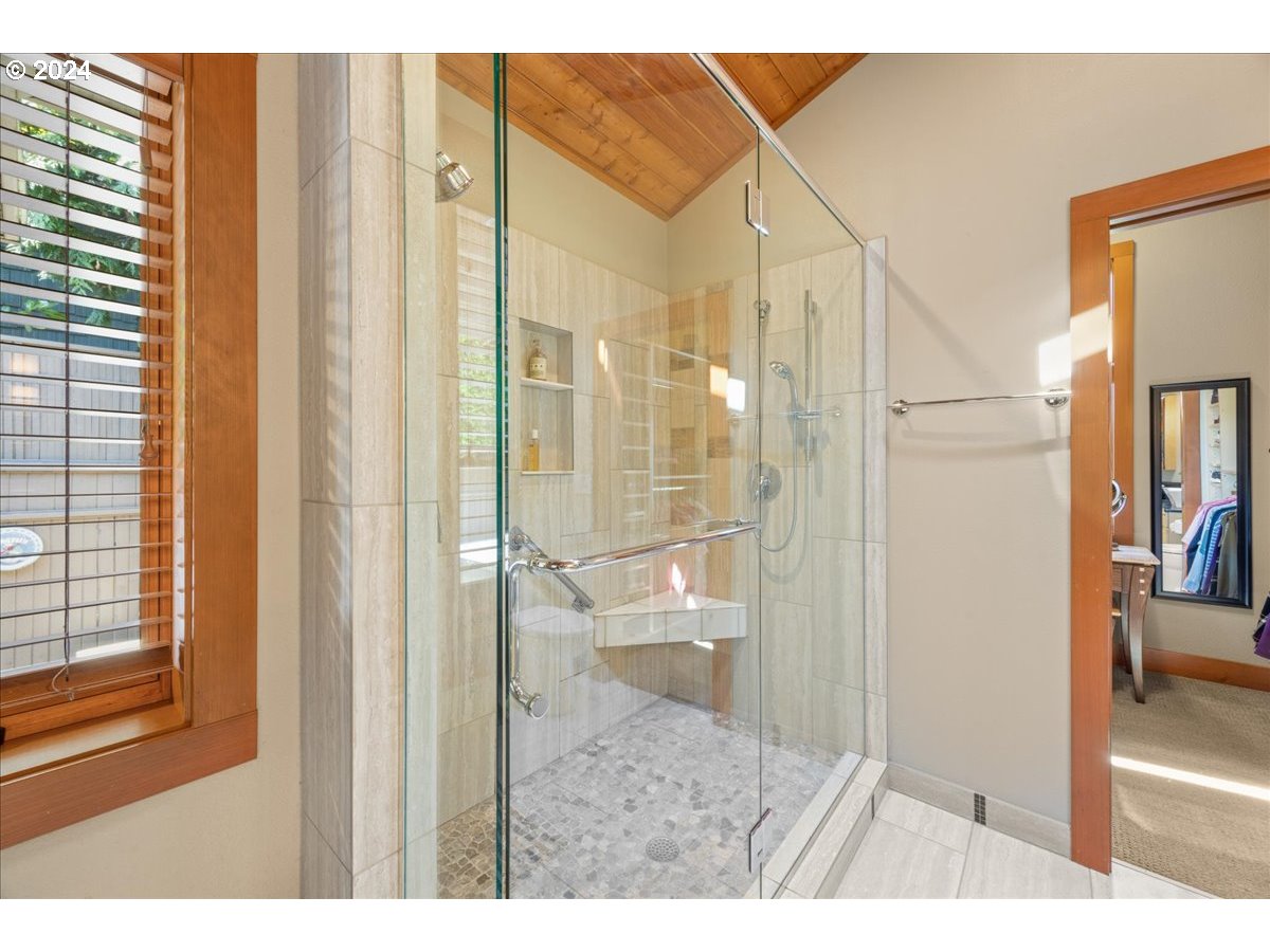 535 Middlecrest Road Lake Oswego, OR 97034 - Photo 22 of 46 Gallery Image 22