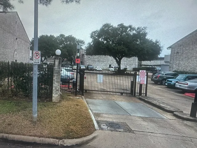 $1,300 | 10725 Braes Bend Drive, Houston, TX 77071