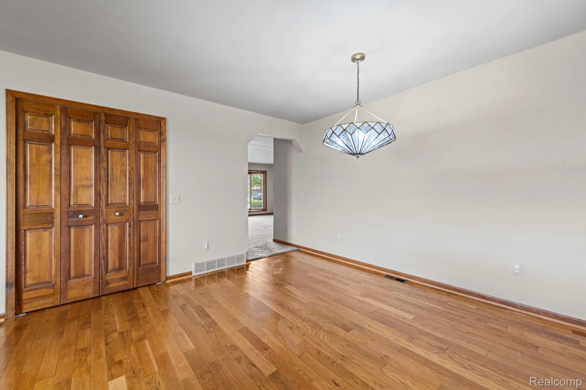 21580 Georgetown Road Trenton, MI 48183 - Photo 12 of 36 23-web-or-mls-21580-georgetown-rd.jpg