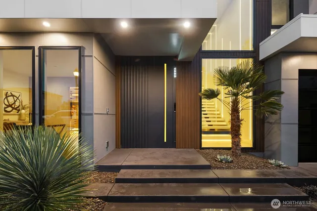 a view of entryway with a front door