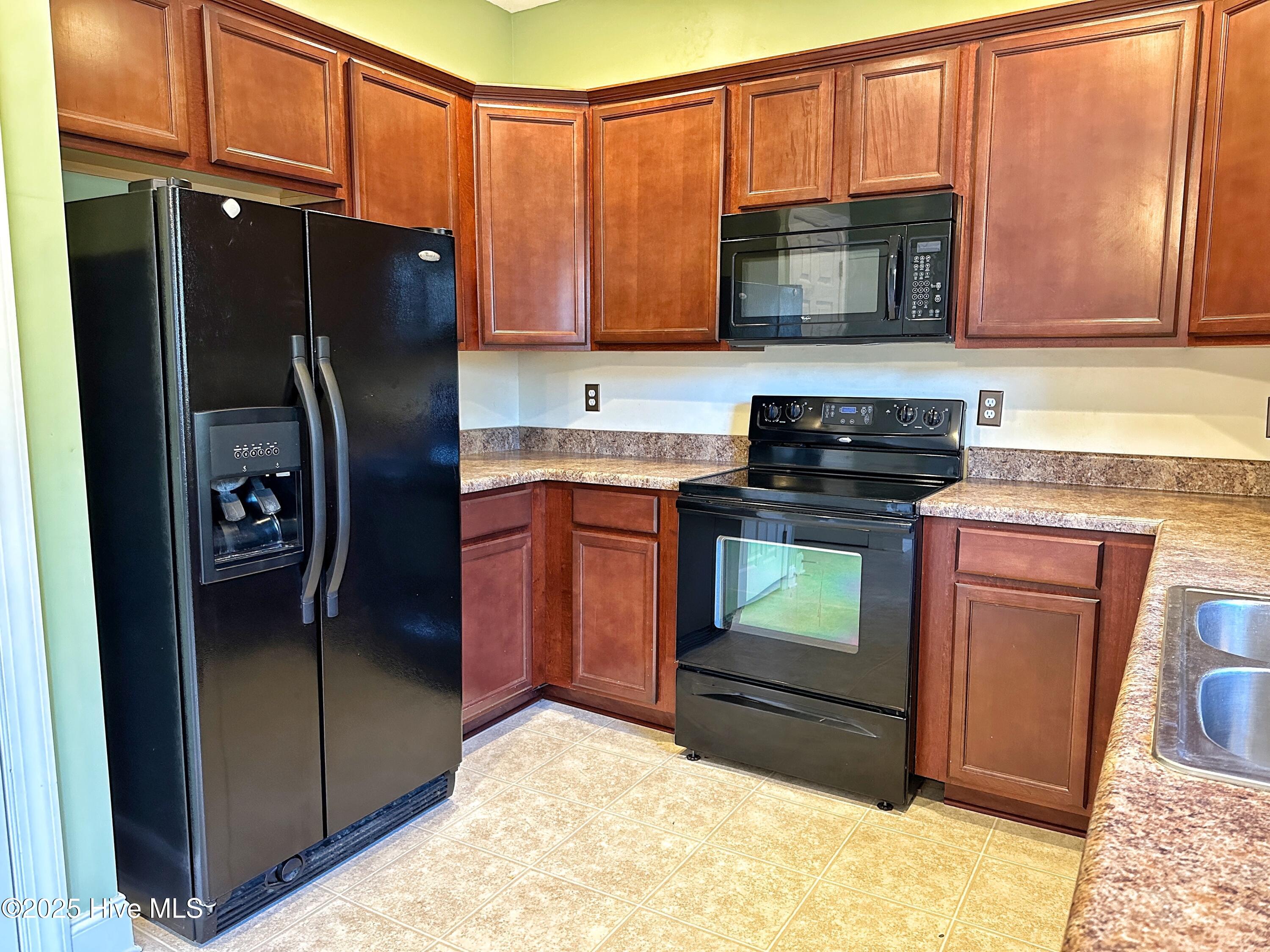 242 Emerald Ridge Road Jacksonville, NC 28546 - Photo 13 of 40 Kitchen (3)