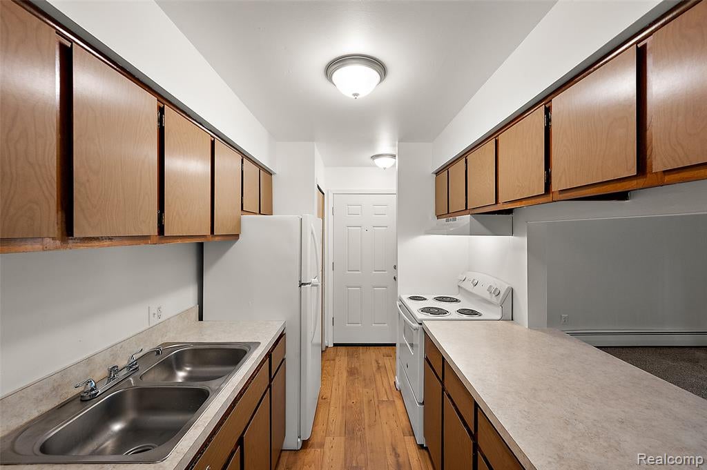 384 West Drahner Road, Unit B8 Oxford, MI 48371 - Photo 11 of 32 Gallery Image 11