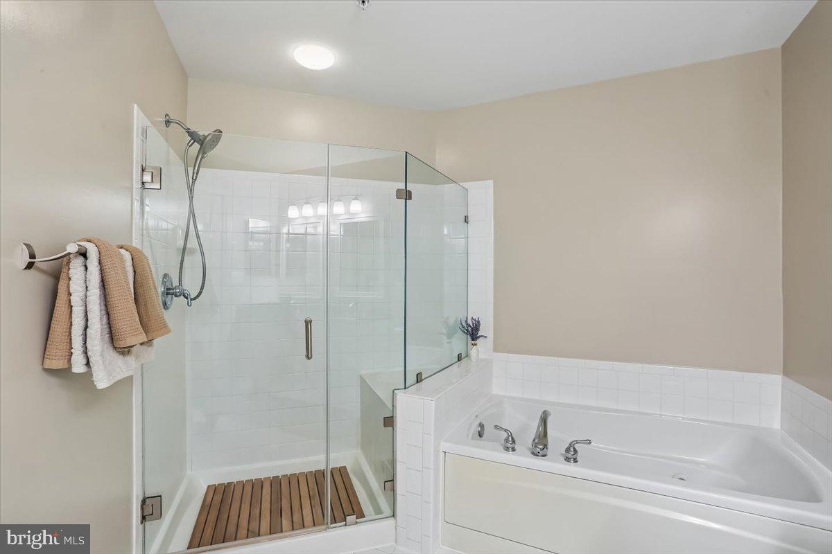723 Main Street, Unit 723B Gaithersburg, MD 20878 - Photo 20 of 70 Primary en suite - full bath #1