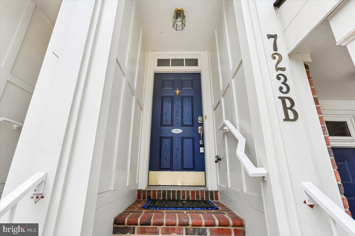 723 Main Street, Unit 723B Gaithersburg, MD 20878 - Photo 3 of 70 Elegant front entrance