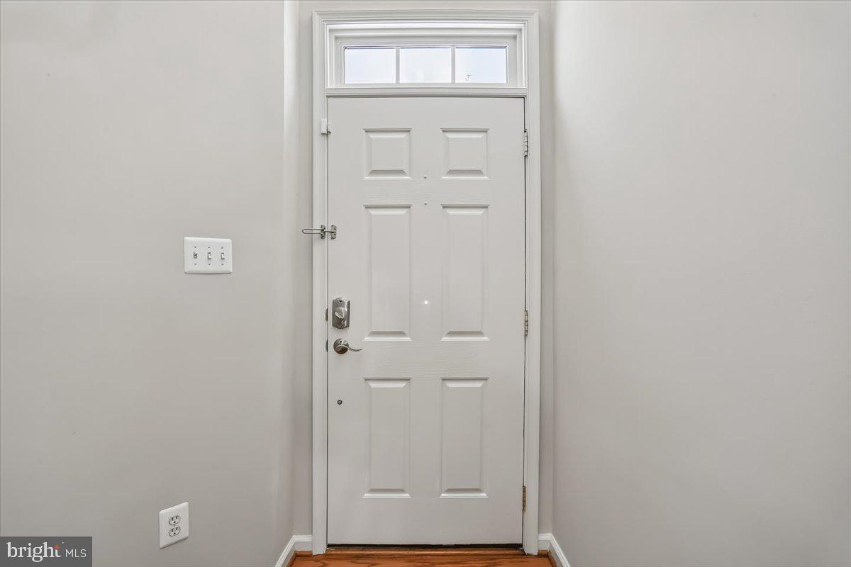 723 Main Street, Unit 723B Gaithersburg, MD 20878 - Photo 4 of 70 Amazing location - high walkability!