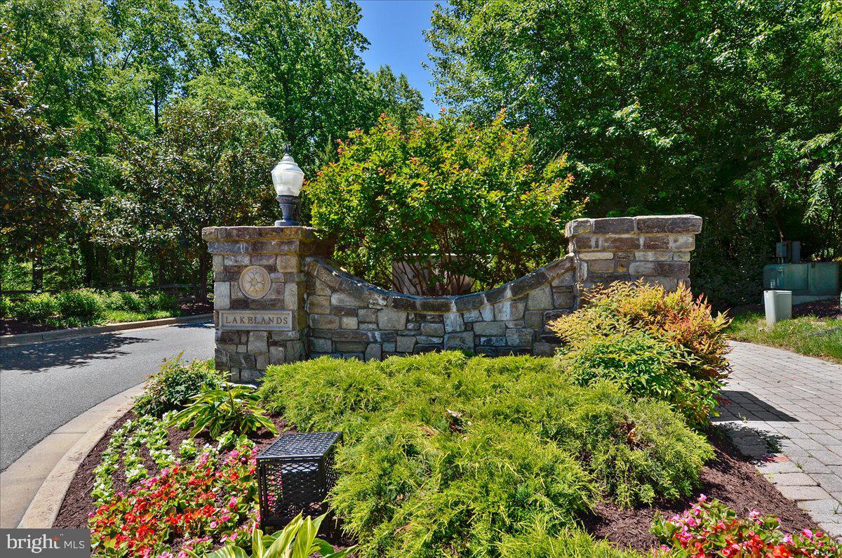 723 Main Street, Unit 723B Gaithersburg, MD 20878 - Photo 41 of 71 a garden view