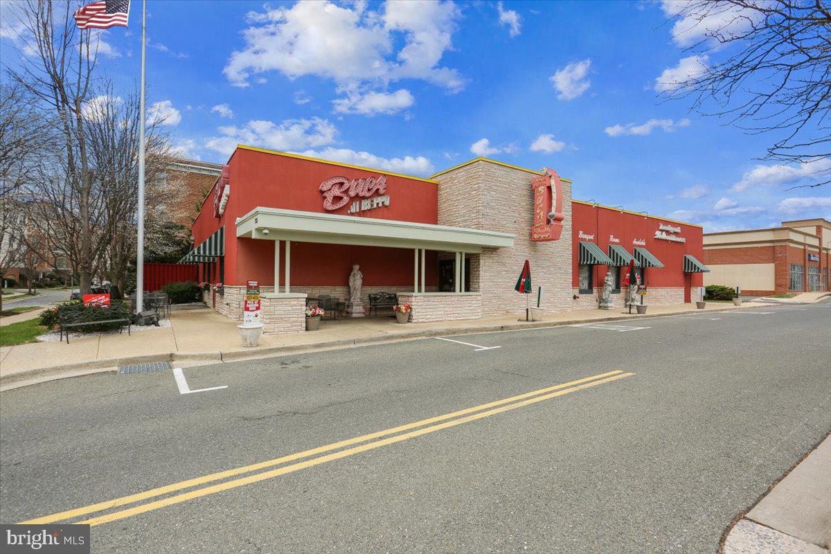 723 Main Street, Unit 723B Gaithersburg, MD 20878 - Photo 55 of 71 a front view of a building with street