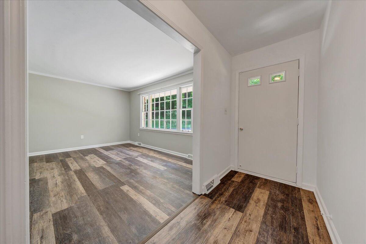 3439 Meadowlark Road Roanoke, VA 24018 - Photo 4 of 37 04-MIB07871