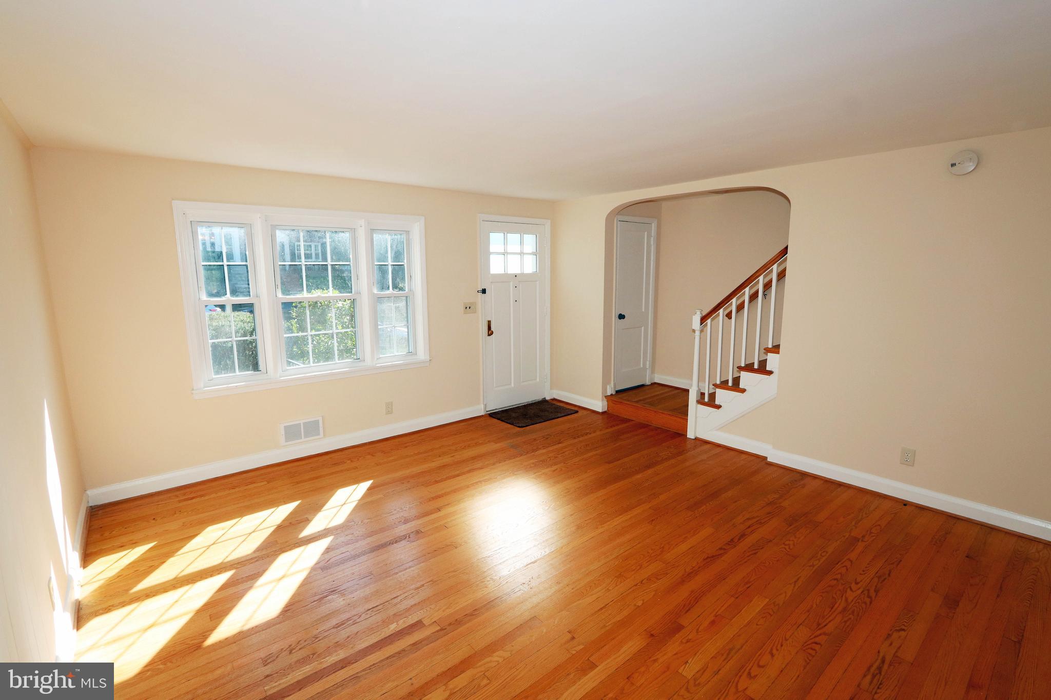 106 Brandon Road Baltimore, MD 21212 - Photo 3 of 35 Living room
