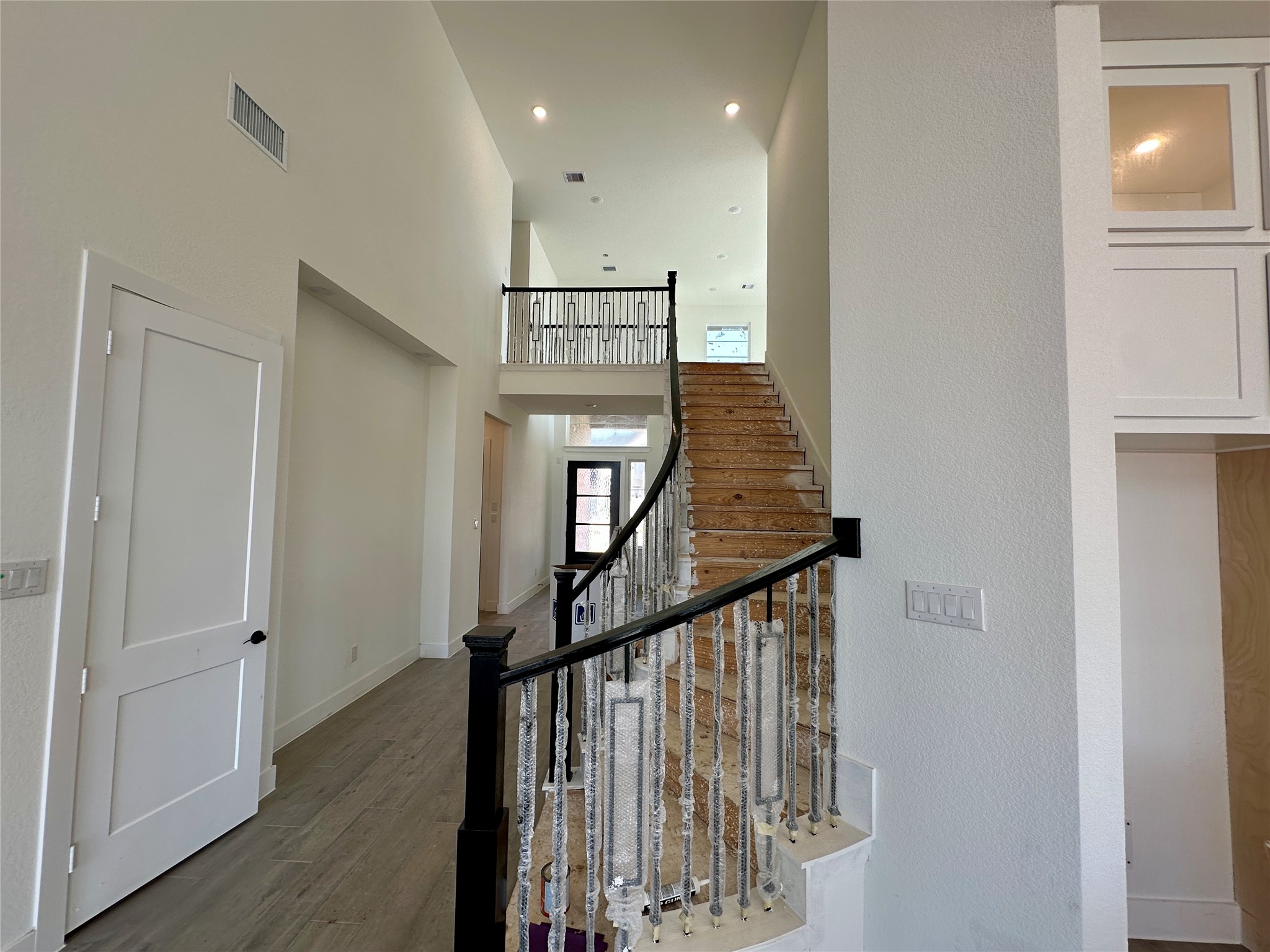 485 Lone Ranger Drive Montgomery, TX 77316 - Photo 8 of 32 a view of entryway with wooden floor