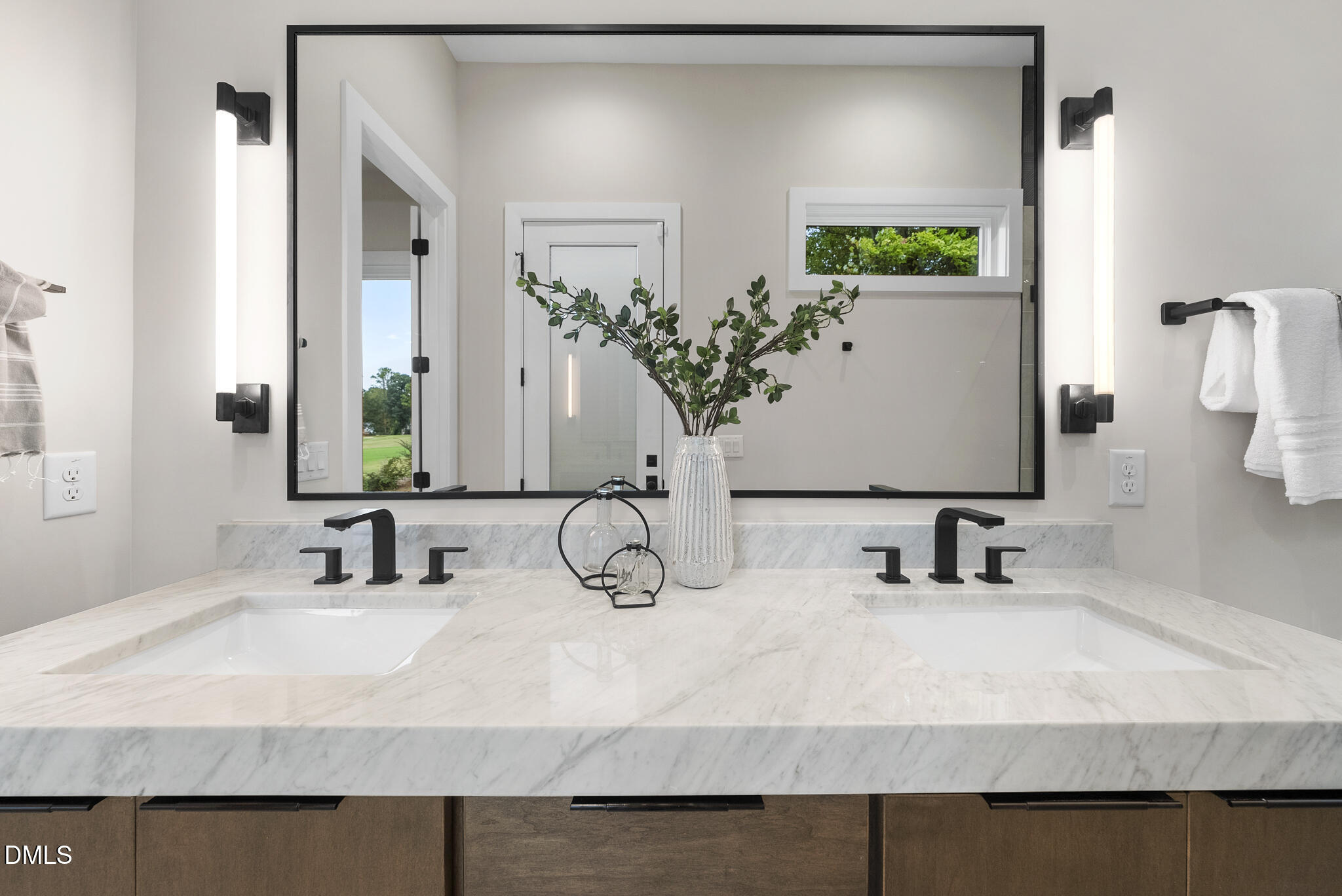 7000 North Ridge Drive Raleigh, NC 27615 - Photo 33 of 79 a bathroom with a sink and a mirror