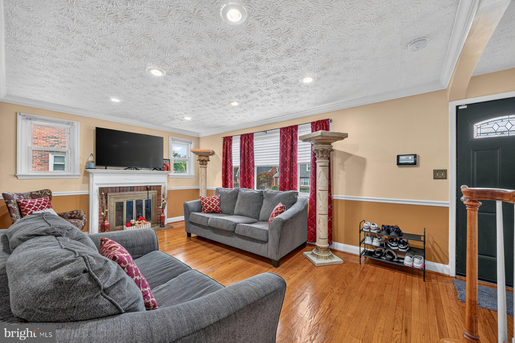 724 Charing Cross Road Baltimore, MD 21229 - Photo 3 of 25 Living Room w/Fireplace