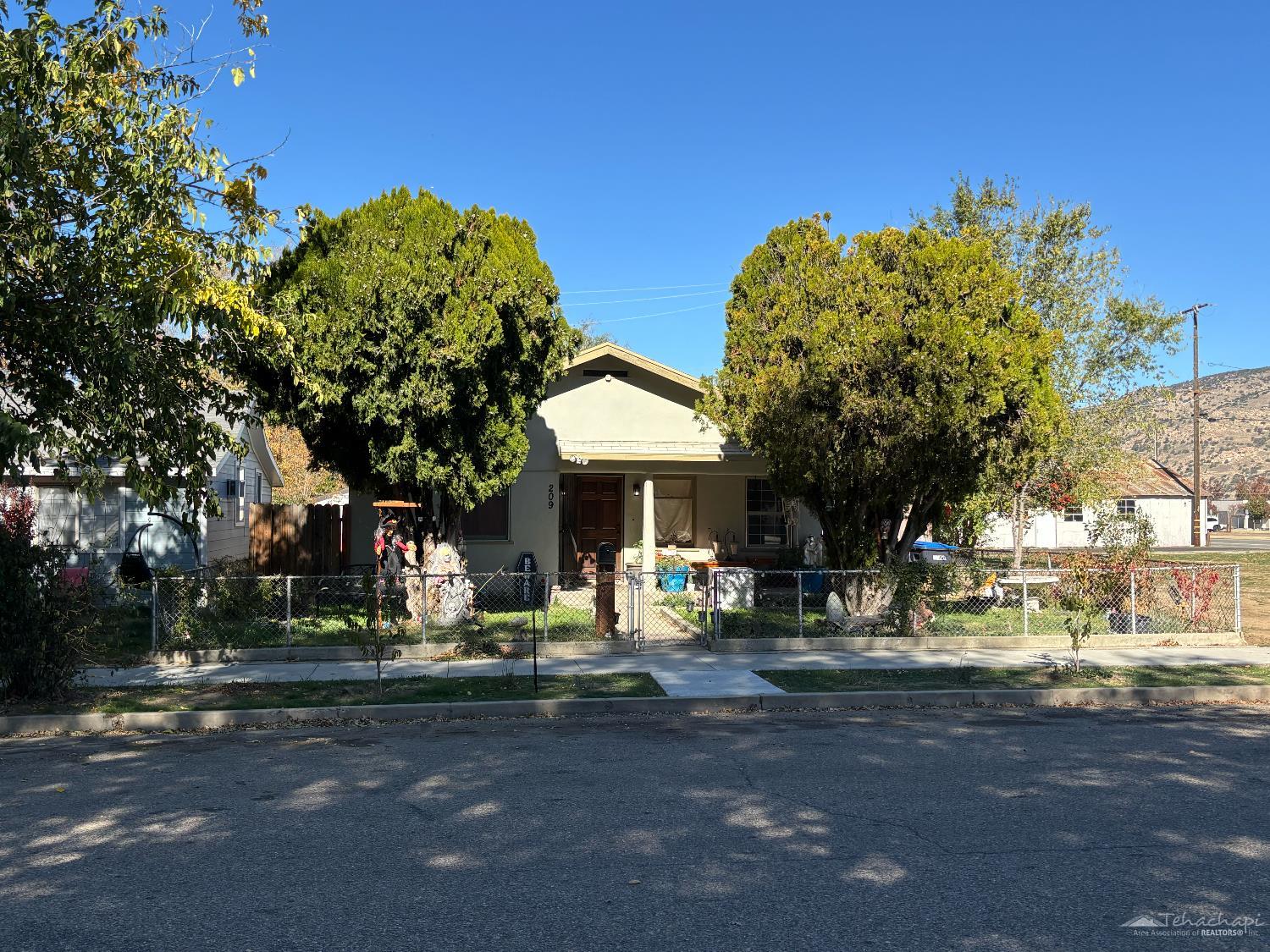 209 West D Street Tehachapi, CA 93561 - Photo 1 of 4 Gallery Image 1