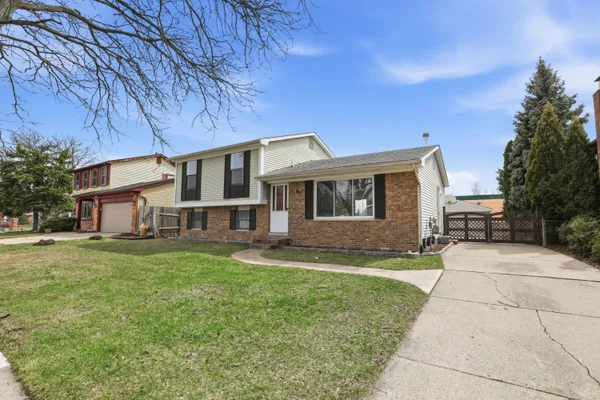 $2,395 | 41427 Larimore Lane, Canton, MI 48187