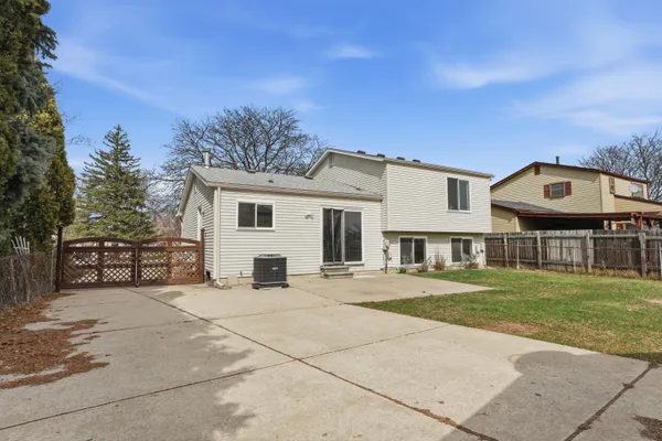 $2,395 | 41427 Larimore Lane, Canton, MI 48187