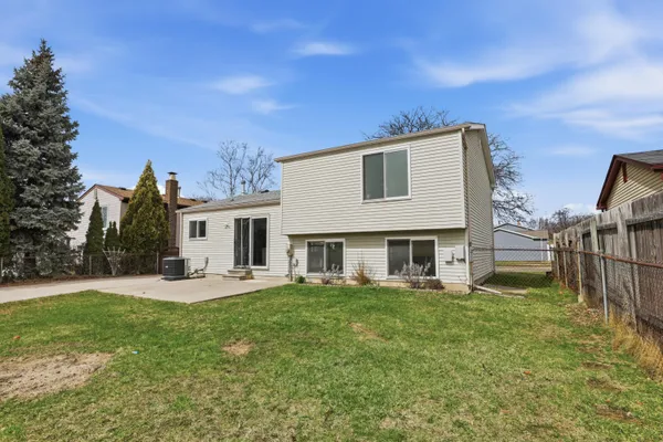 $2,395 | 41427 Larimore Lane, Canton, MI 48187