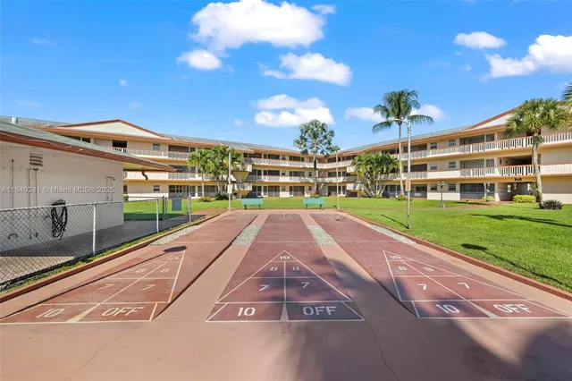 $210,000 | 5300 Washington Street, Unit Q207, Hollywood, FL 33021