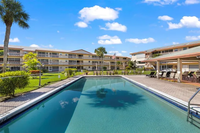 $210,000 | 5300 Washington Street, Unit Q207, Hollywood, FL 33021