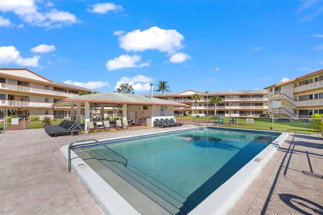 $210,000 | 5300 Washington Street, Unit Q207, Hollywood, FL 33021