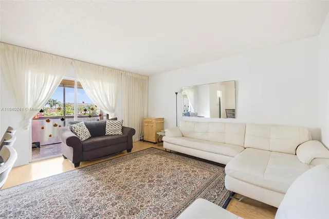 $210,000 | 5300 Washington Street, Unit Q207, Hollywood, FL 33021