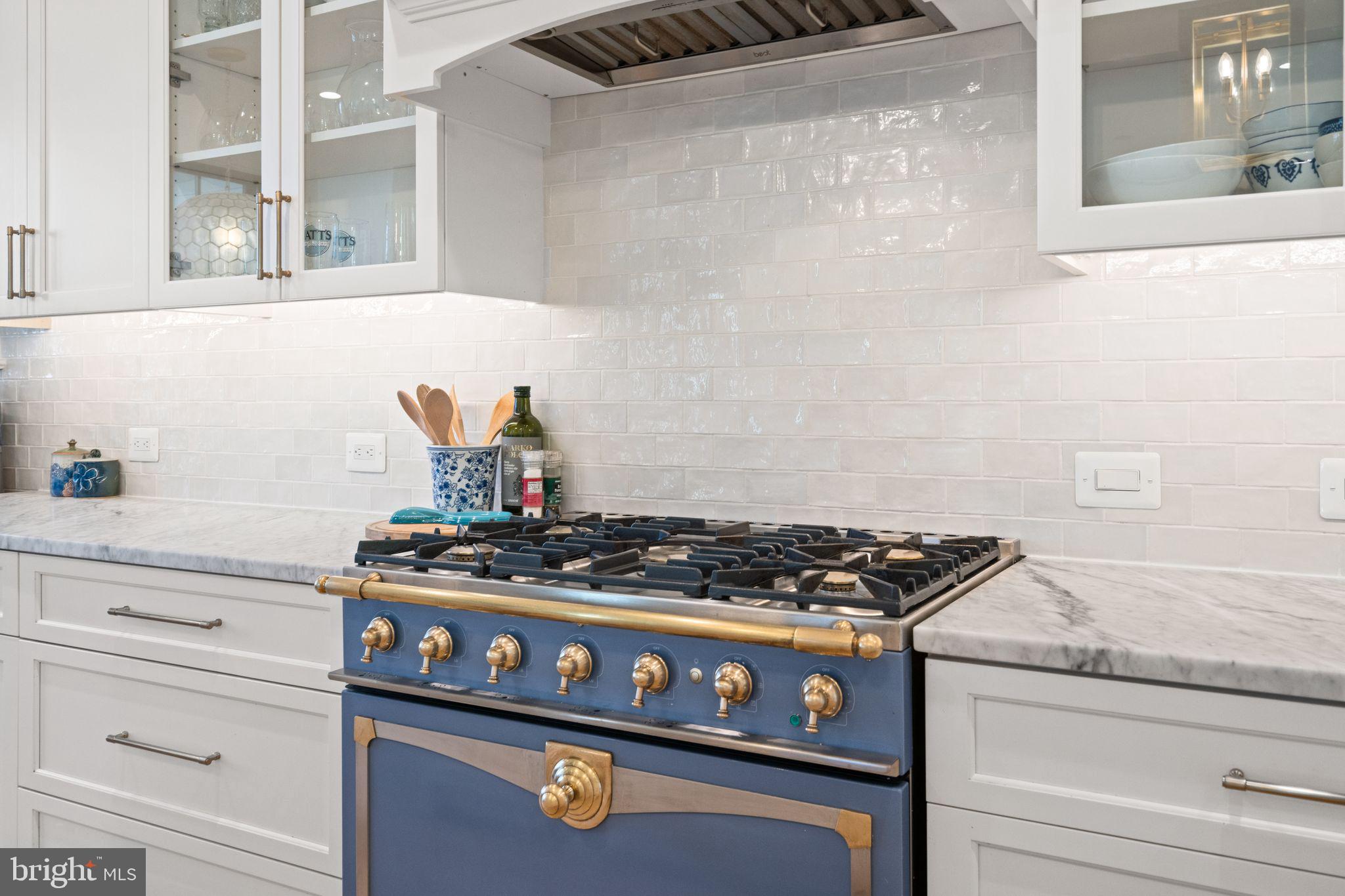4529 Rosedale Avenue Bethesda, MD 20814 - Photo 38 of 123 a close view of stove