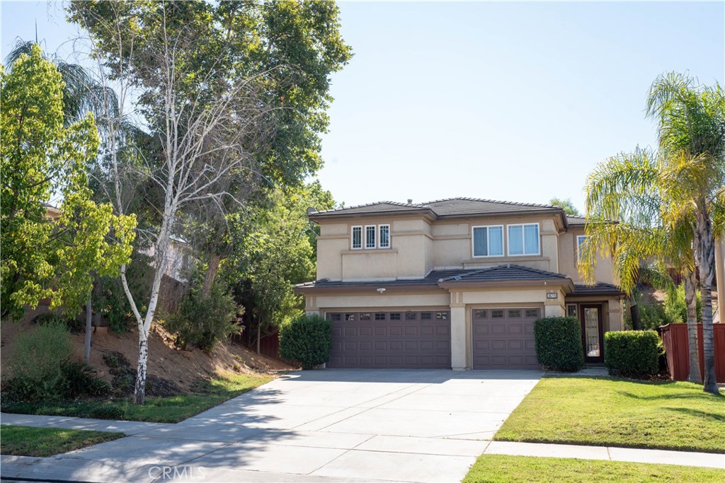 36719 Torrey Pines Drive Beaumont, CA 92223 - Photo 5 of 56 a front view of a house with yard
