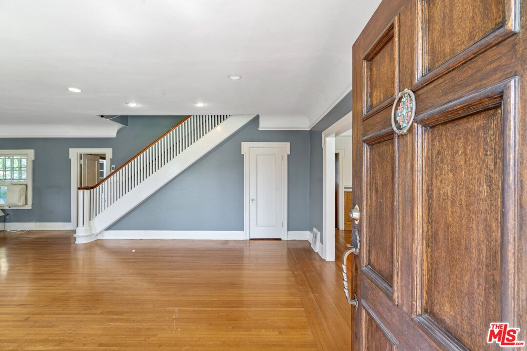 2429 North Commonwealth Avenue Los Angeles, CA 90027 - Photo 11 of 54