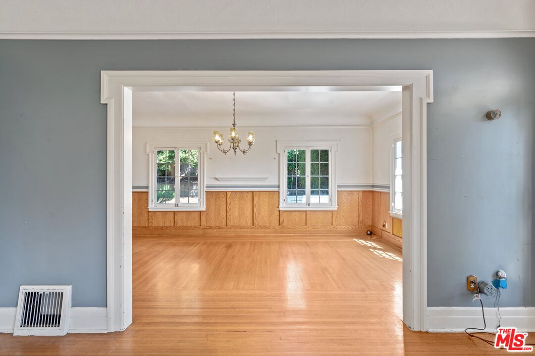 2429 North Commonwealth Avenue Los Angeles, CA 90027 - Photo 13 of 54 a view of a livingroom with wooden floor