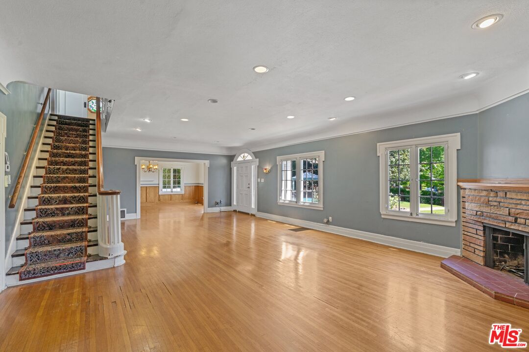 2429 North Commonwealth Avenue Los Angeles, CA 90027 - Photo 14 of 54 a view of an empty room with wooden floor and a window